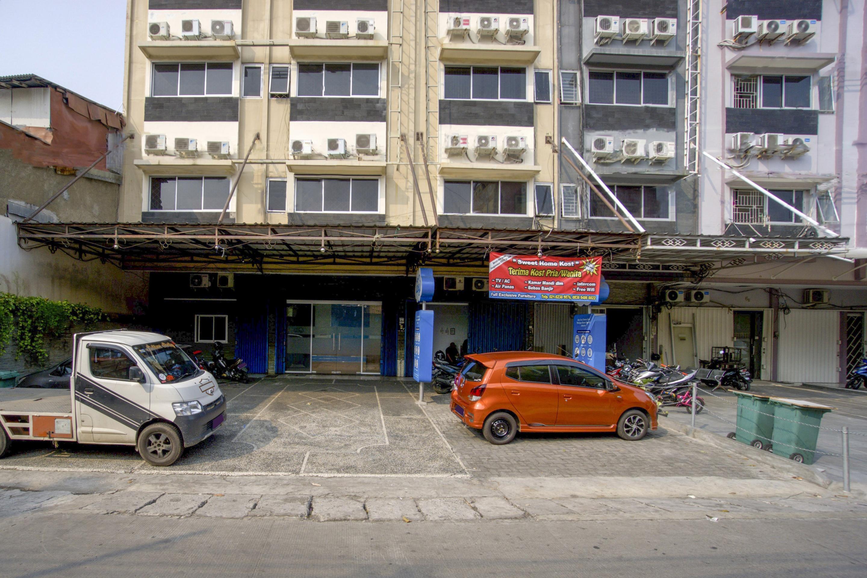 Oyo 3754 Prosperity Mansion Hotell Jakarta Exteriör bild